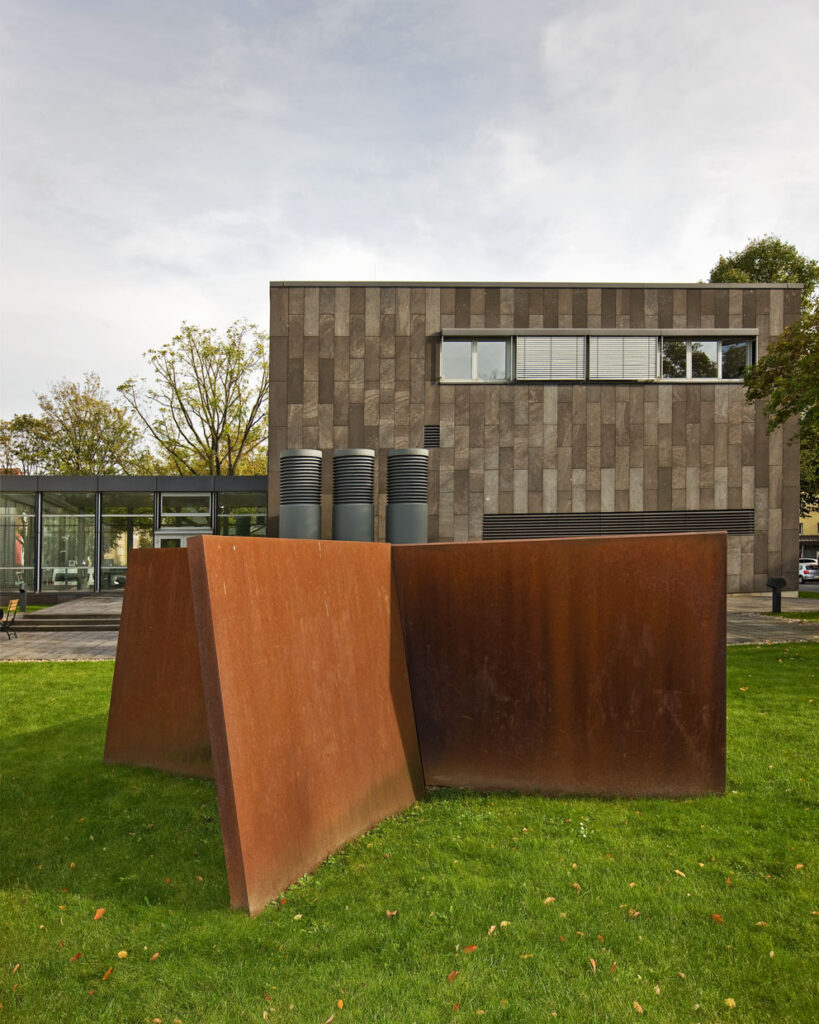 Richard Serra, Inverted house of cards,1969-1983, Essen, Installation aus vier identischen Cortenstahl-Platten